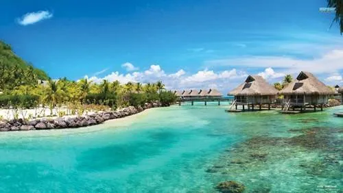 Alt: Bãi biển Boracay với cát trắng và nước biển trong vắt