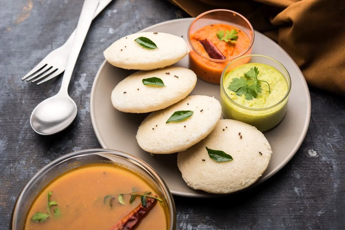 Alt: Bánh gạo Idli trắng muốt