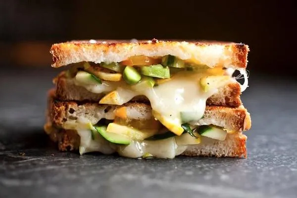 Alt: Bánh mì phô mai nướng Morris Grilled Cheese thơm lừng