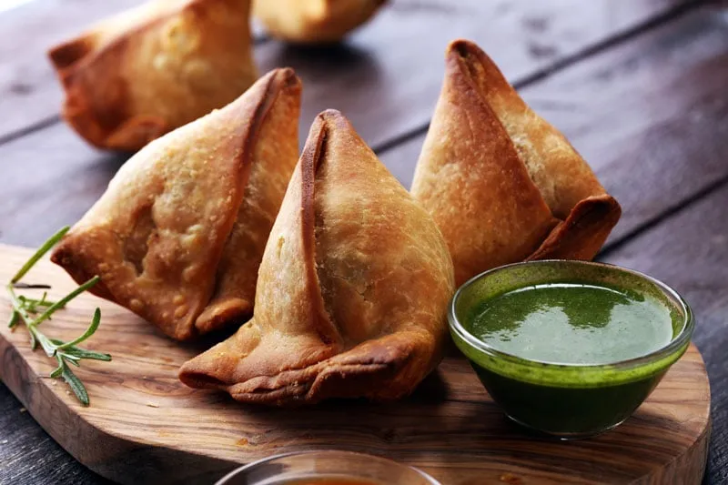 Alt: Bánh Samosa chiên giòn