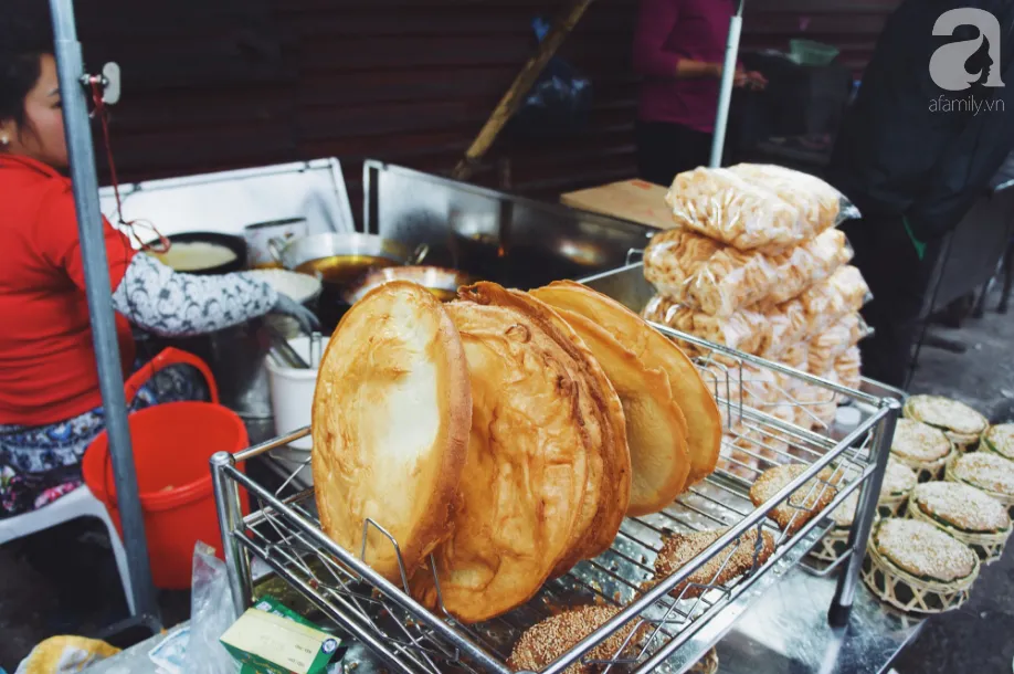 alt: Bánh xèo Hải Phòng vàng giòn, hấp dẫn