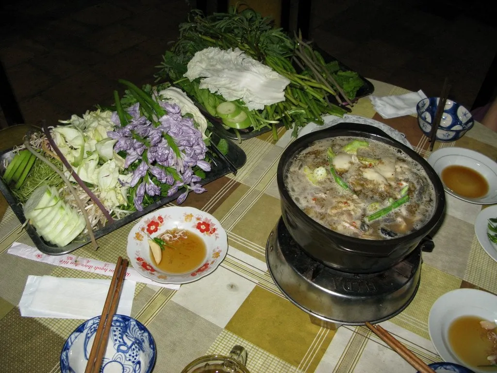 Alt: Cầu Cần Thơ lung linh về đêm