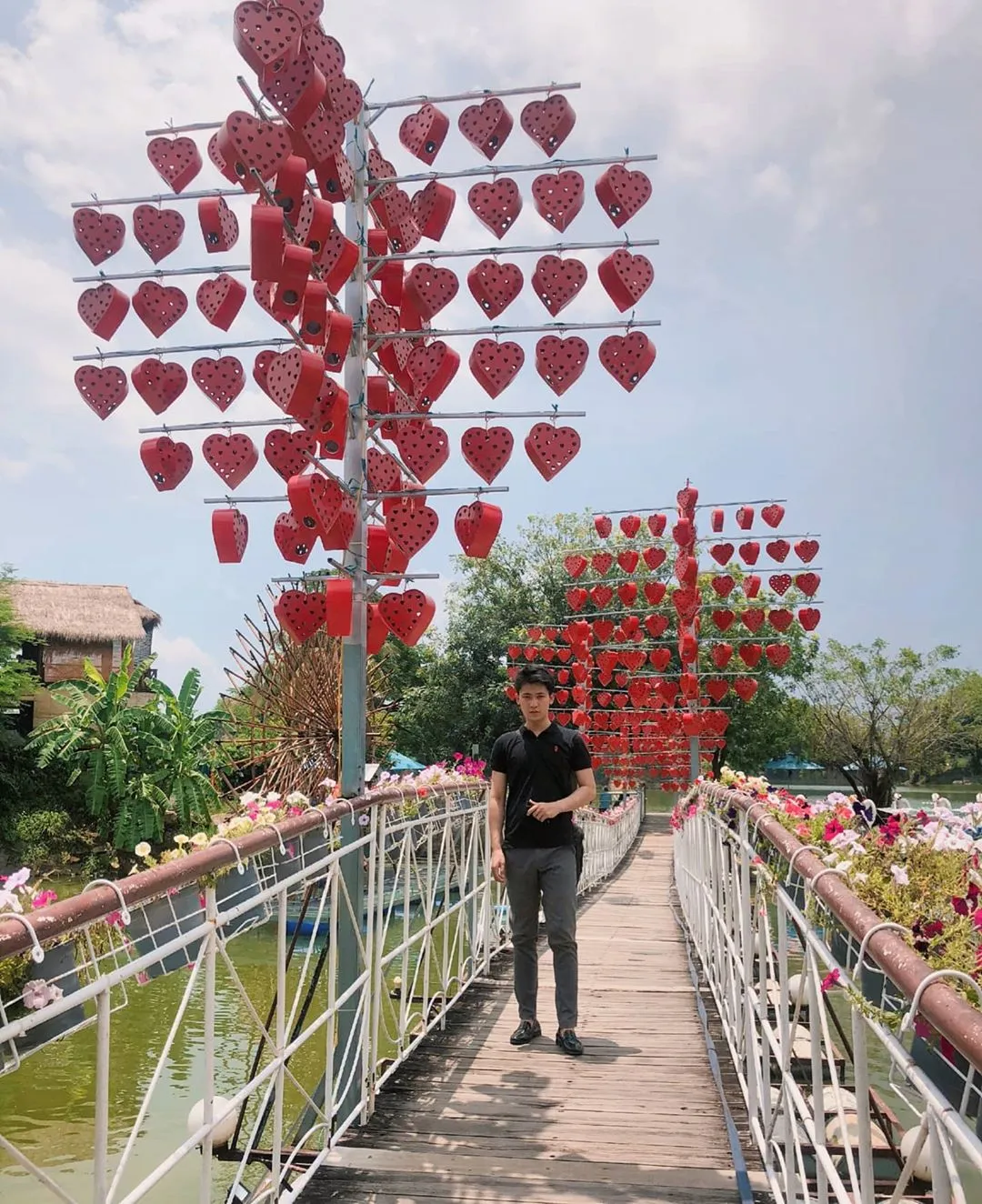 Alt: Cầu treo trong khu du lịch Bửu Long