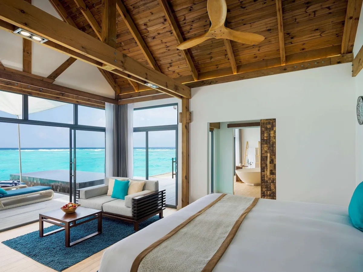 alt Cocktail ngắm hoàng hôn trên biển tại Movenpick Kuredhivaru Maldives