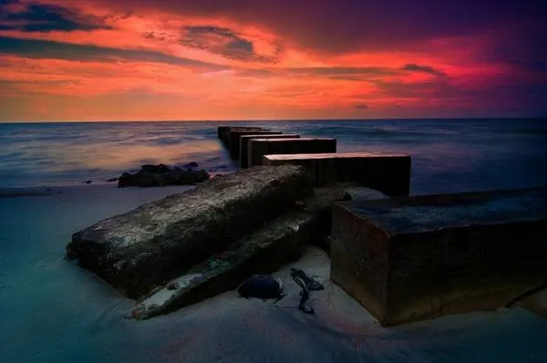 alt: Hoàng hôn trên bãi biển Port Dickson, Malaysia