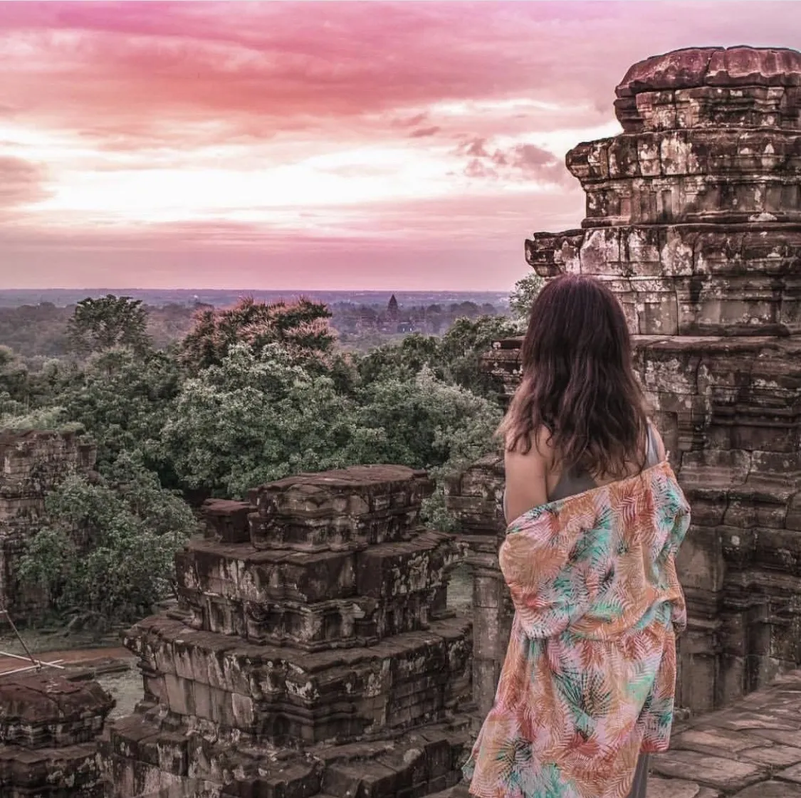 Alt: Hoàng hôn trên đồi Bakheng, Campuchia