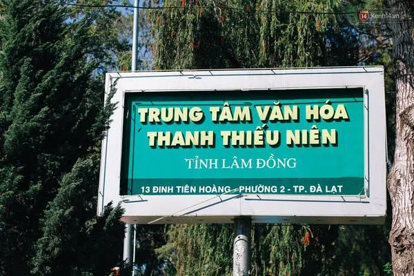 Alt: Khán đài Trung Tâm Văn Hóa Thanh Thiếu Niên Đà Lạt