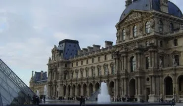 alt: Khung cảnh Paris nhìn từ trên cao