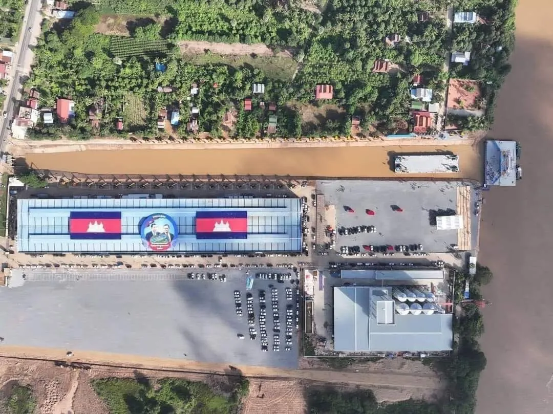 Alt: Lễ động thổ kênh đào Phù Nam Techo tại Campuchia