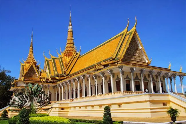 Alt: Nội thất Chùa Vàng - Chùa Bạc, Phnom Penh