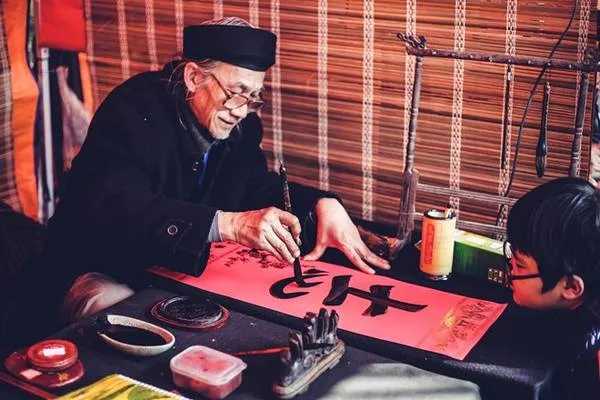 Alt: Ông đồ cho chữ ngày Tết