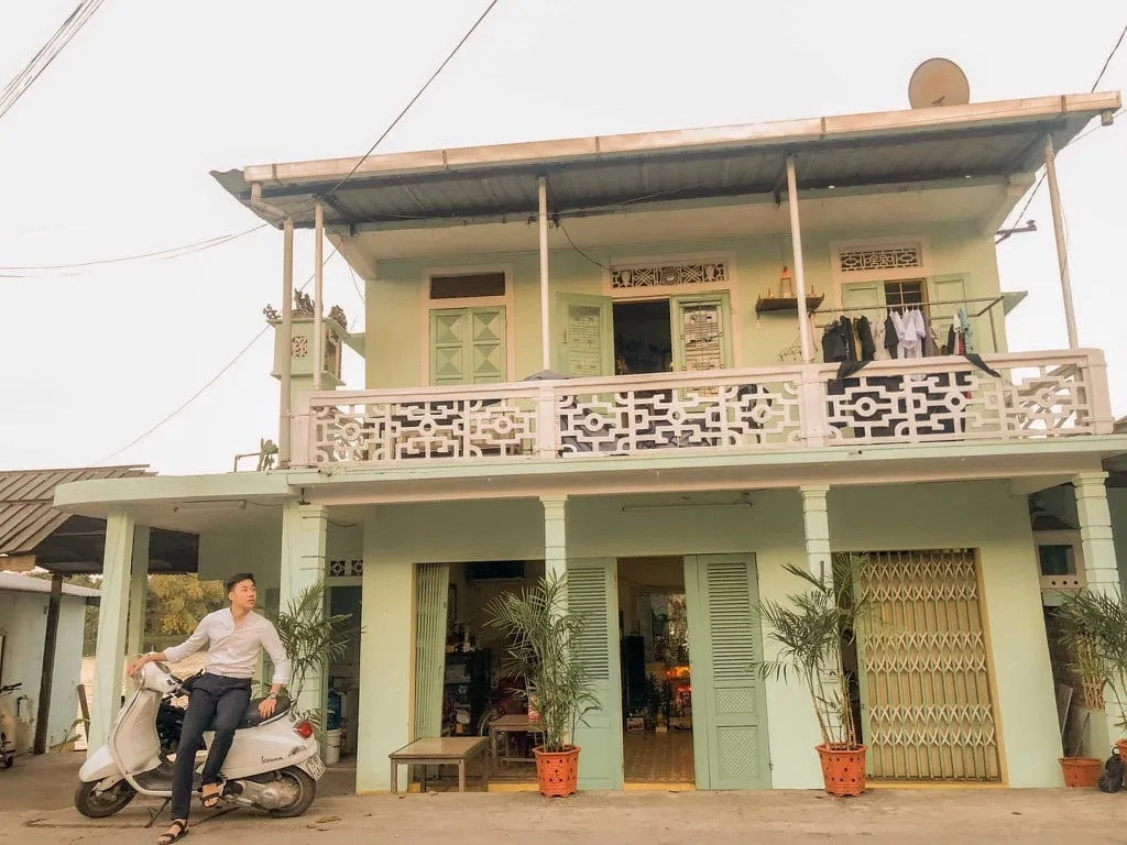 alt: Phố cổ Bao Vinh trong phim Mắt Biếc