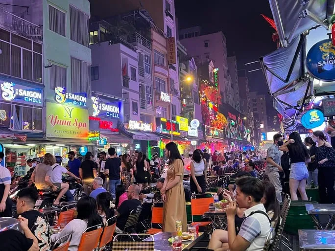 alt Phố đêm Bùi Viện