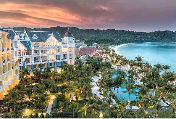 alt: Sảnh chính rộng lớn tại JW Marriott Phú Quốc