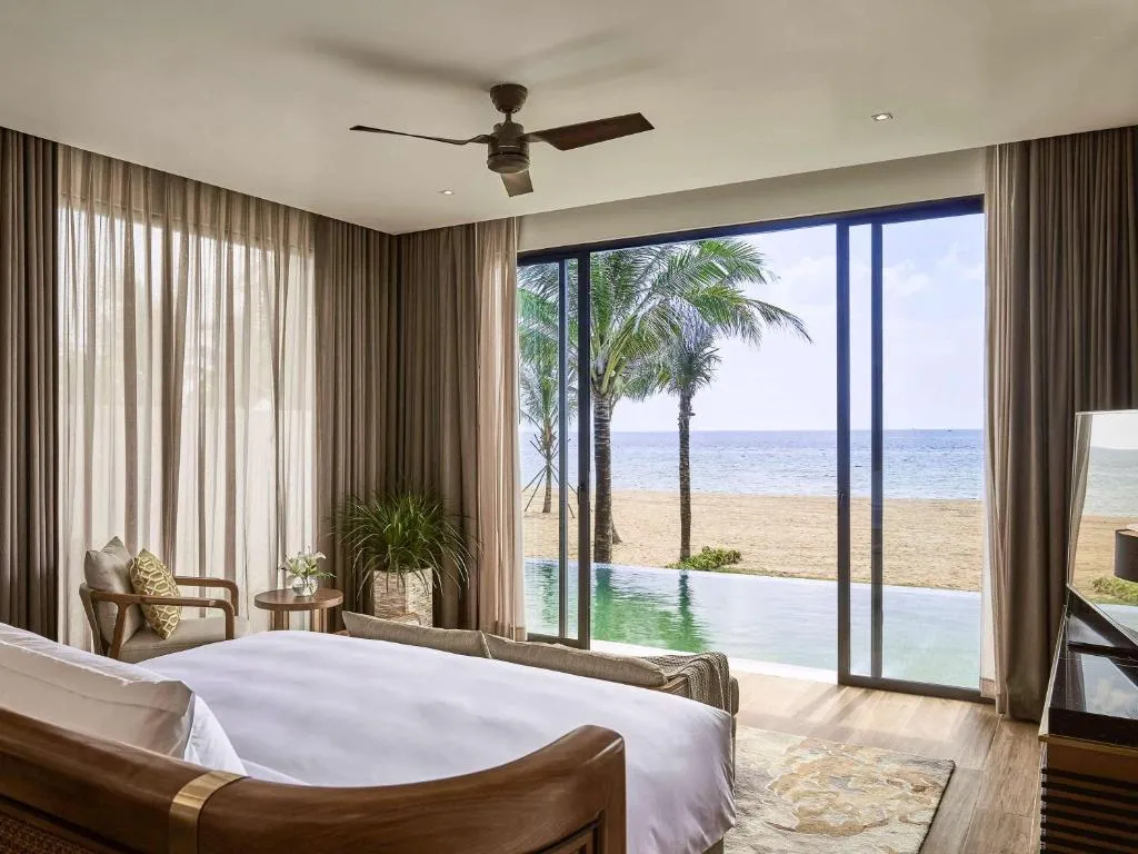 alt text: Bàn tiệc Chocolate Hour tại Movenpick Waverly Phú Quốc
