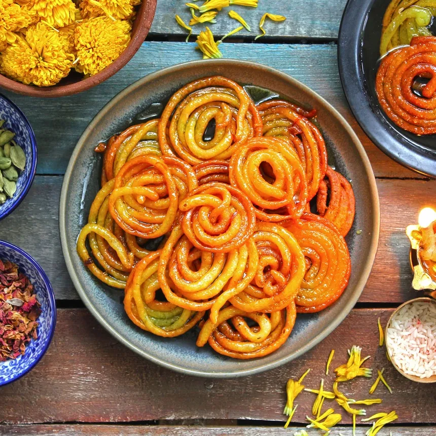 alt text: Bánh Jalebi vàng ruộm của Ấn Độ