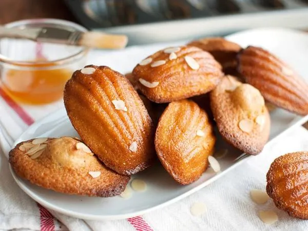 alt text: Bánh Madeleines Pháp hình con sò nhỏ xinh