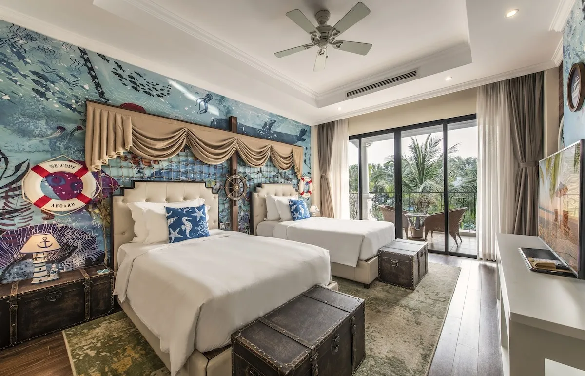 alt text: Bể bơi riêng tư tại Vinpearl Wonderworld Phú Quốc