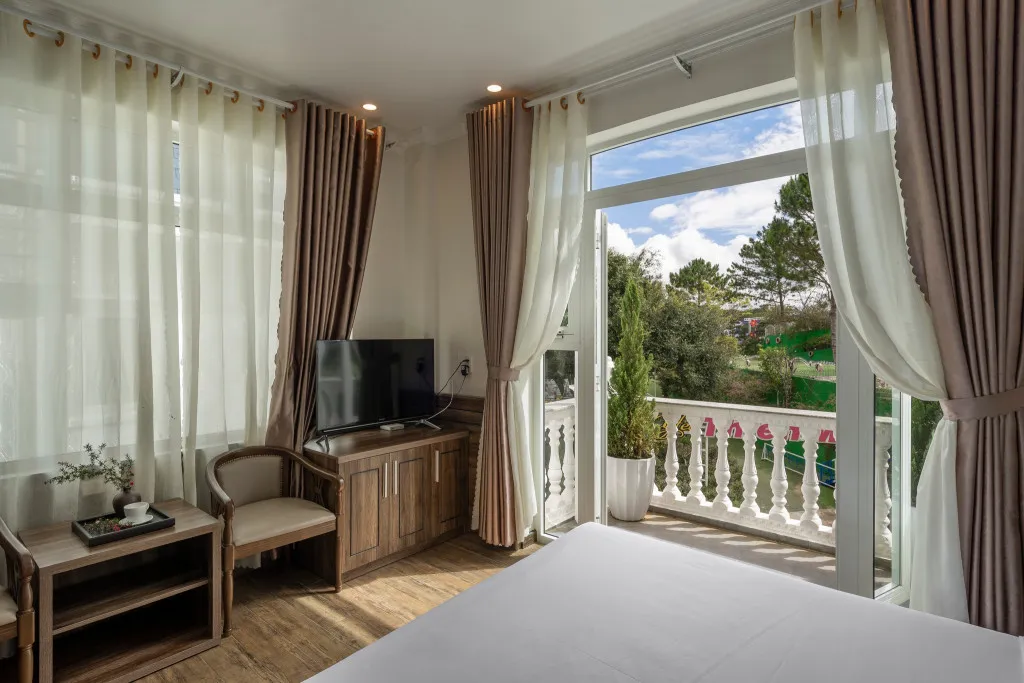 alt text: Buffet rau tươi ngon tại New Life Đà Lạt
