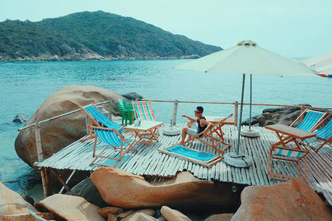 alt text: Cảnh đẹp tại Bãi Nồm, Bình Ba
