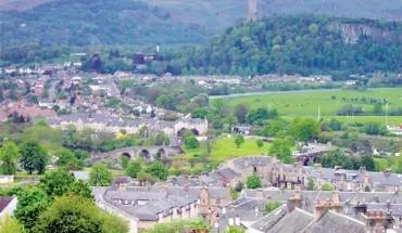 Alt text: Cảnh quan cao nguyên Scotland