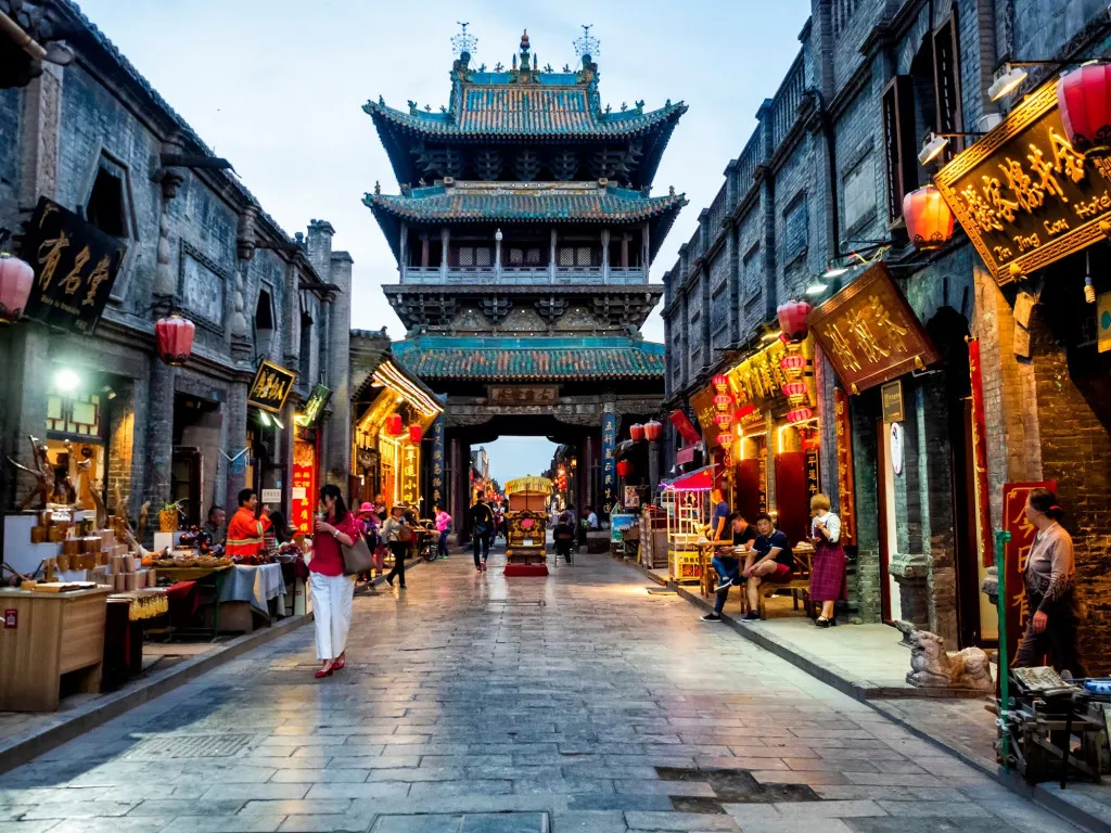 alt text: Cổng thành cổ Bình Dao với kiến trúc đặc trưng