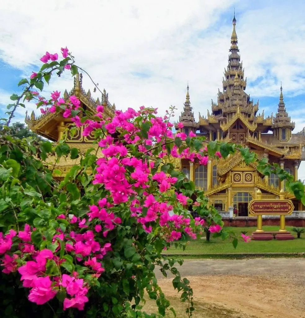 Alt text: Cung điện Kanbawzathadi với kiến trúc mái Pyatthat đặc trưng