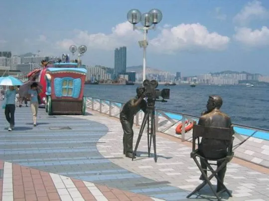 Alt text: Đại lộ Ngôi sao, Hong Kong