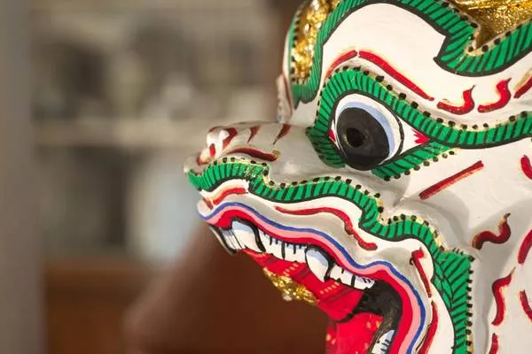 Alt text:  Đồ gốm sứ Thái Lan tinh xảo