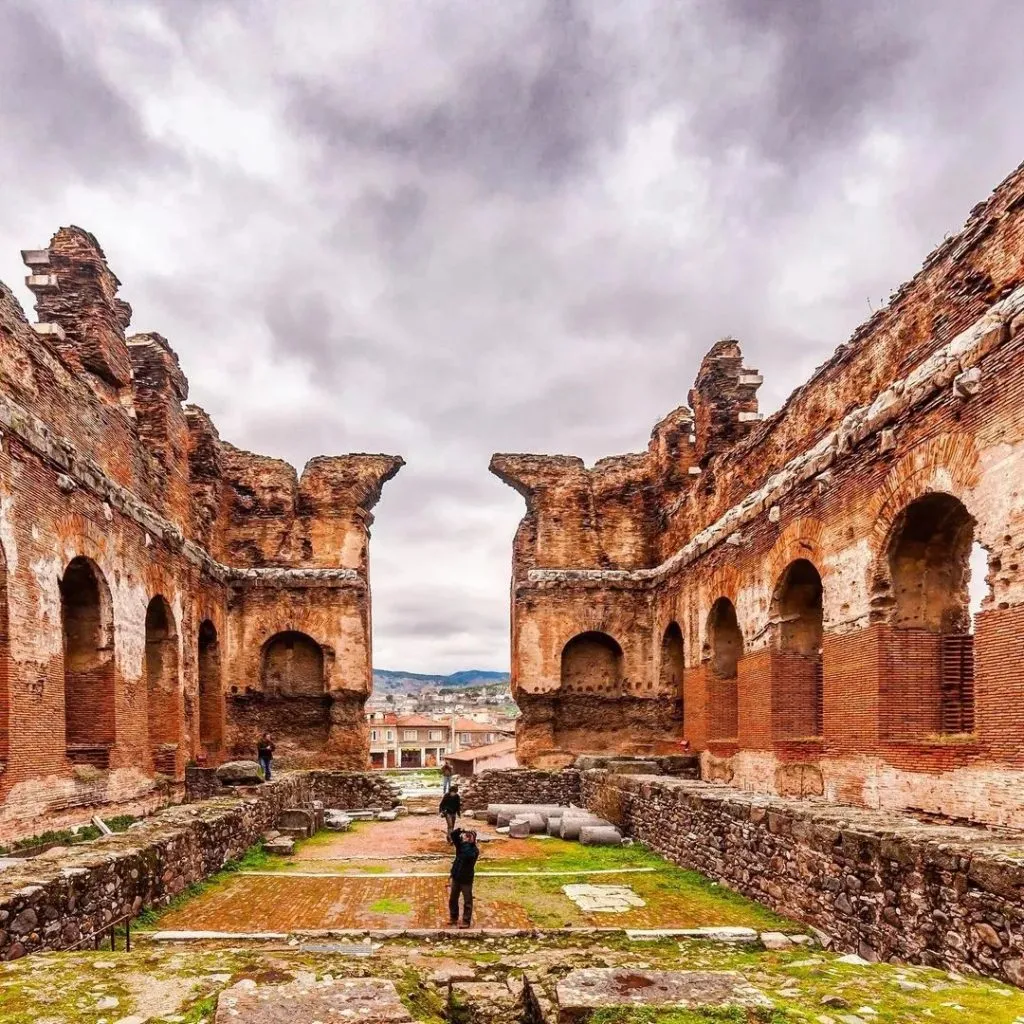 Alt text: Hình ảnh Đền thờ Red Hall Basilica ở Thổ Nhĩ Kỳ