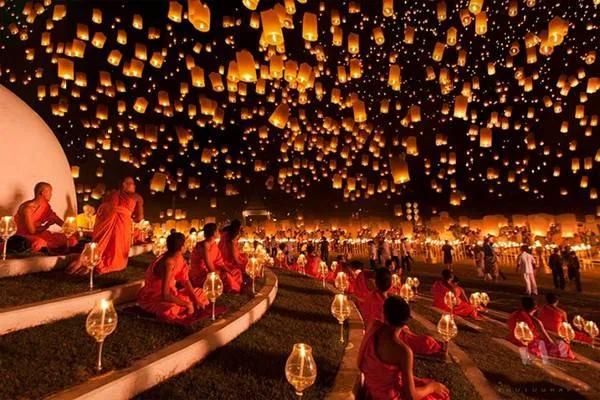 alt text: hình ảnh hoa đăng trong lễ hội Loi Krathong