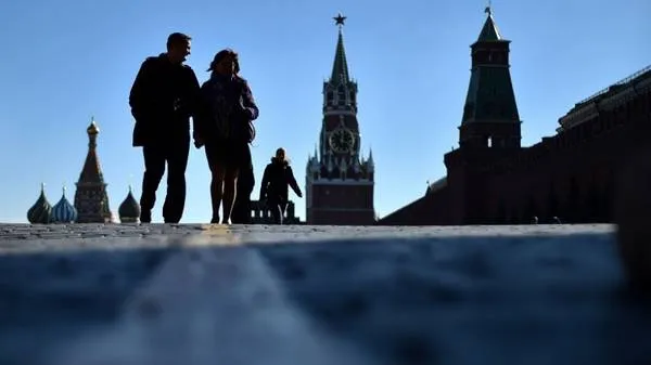 alt text: Hình ảnh quảng trường Đỏ ở Moscow đông đúc người
