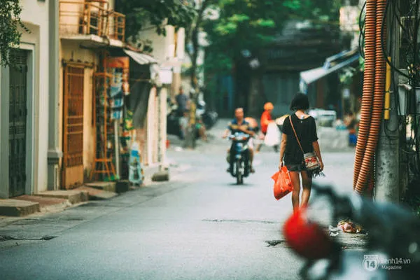 alt text: Hồ Tây lộng gió trong một chiều thu