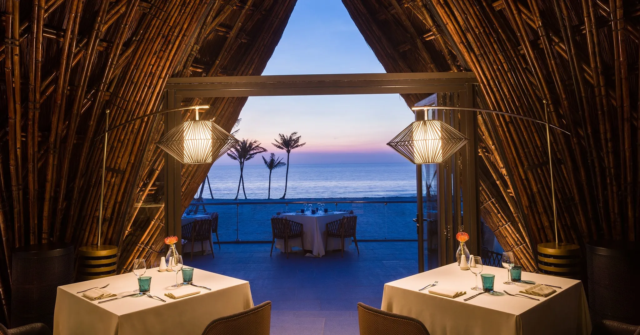 alt text: InterContinental Phú Quốc Long Beach Resort với hồ bơi rộng lớn
