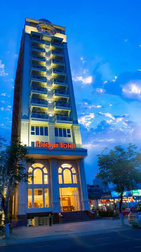 alt text: Khách sạn Blue Sun Đà Nẵng nhìn từ bên ngoài