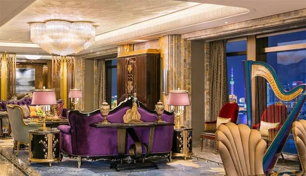 alt text: Khách sạn Wanda Reign nhìn từ bên ngoài