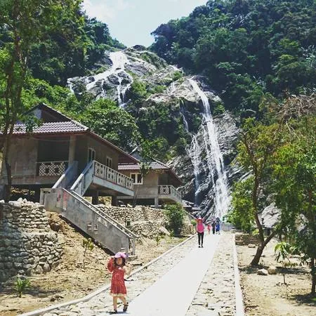 alt text: Khu du lịch sinh thái Thác Trắng Minh Long