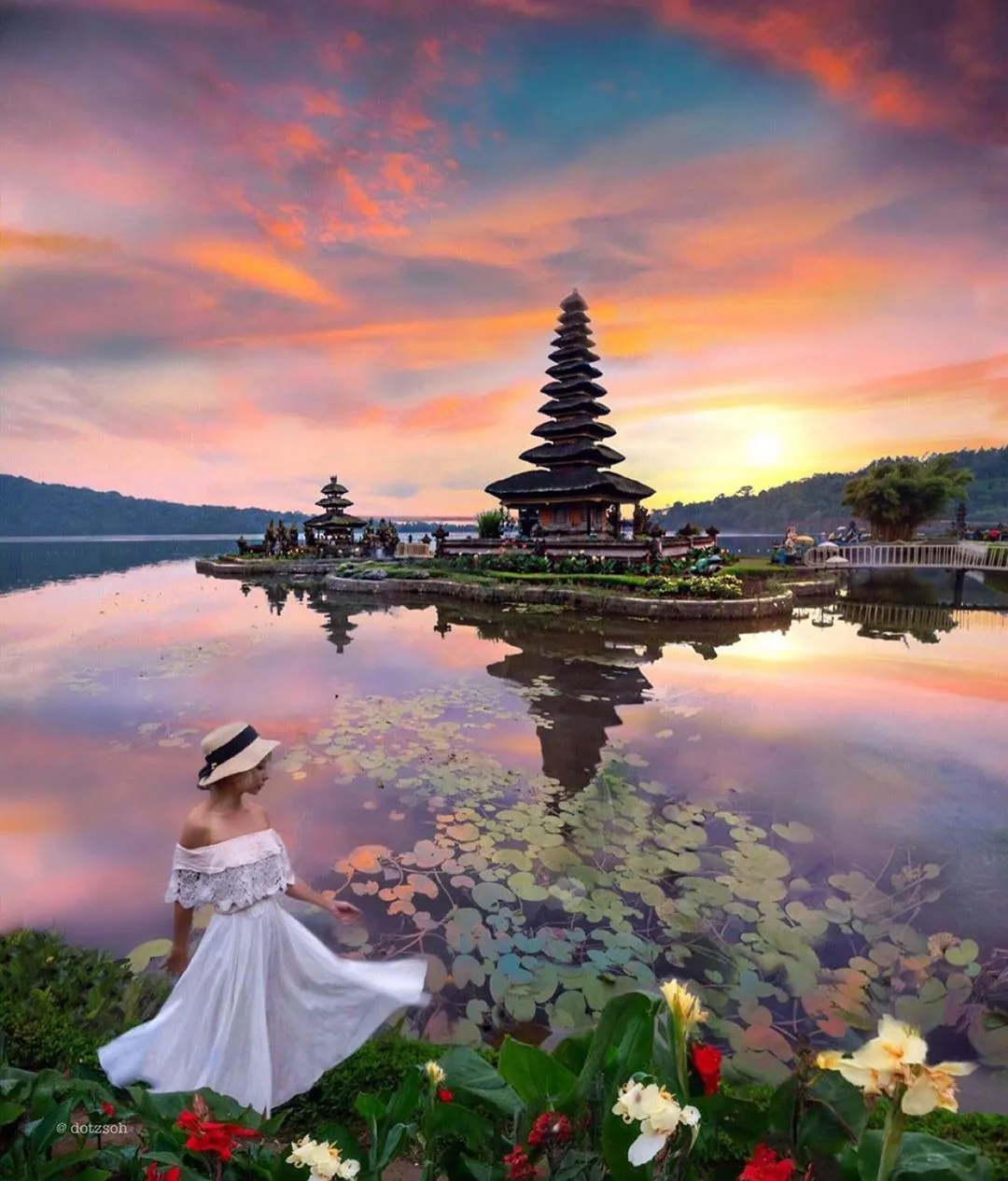 alt text: Khung cảnh ngoạn mục nhìn từ Đền Uluwatu