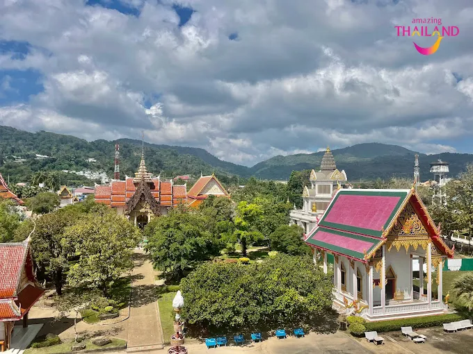 Alt text: Kiến trúc chùa Chalong ở Phuket