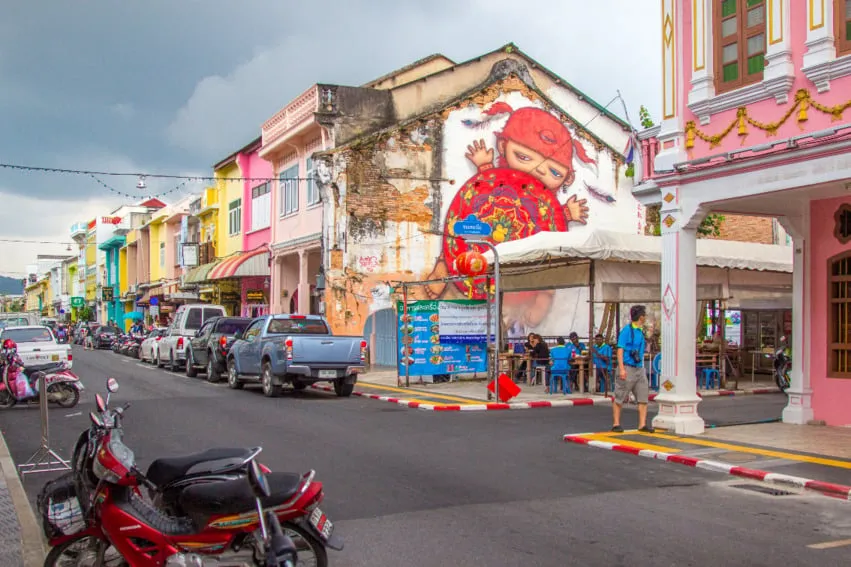Alt text: Kiến trúc Trung-Bồ Đào Nha tại phố cổ Phuket