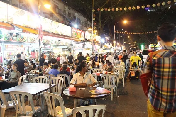 alt text: Kuala Lumpur nhộn nhịp với con phố ẩm thực Jalan Alor