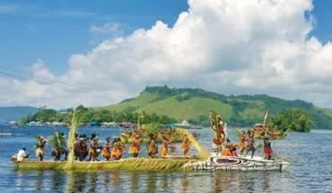Alt text: Lễ hội Sentani, Indonesia