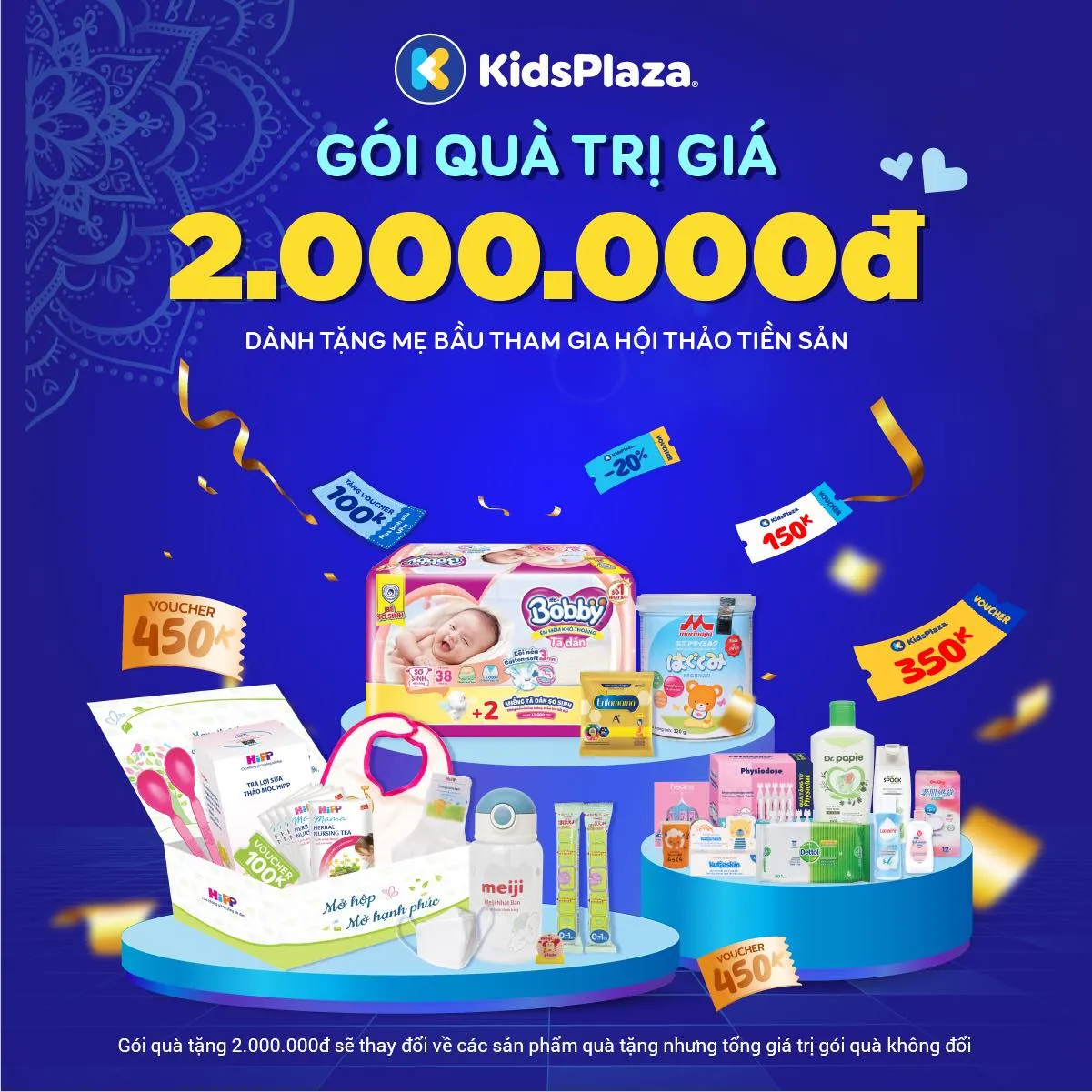 alt text: Mẹ bầu nhận quà tại sự kiện của KidsPlaza