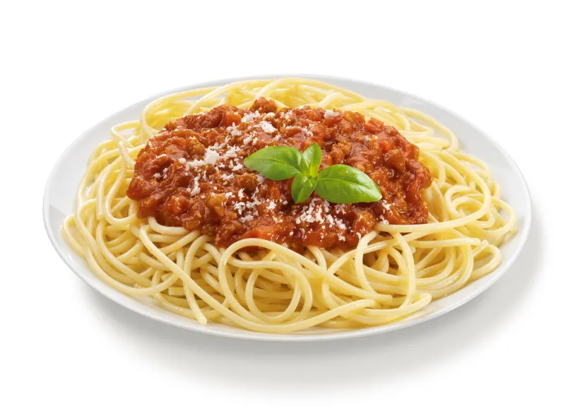 alt text: Món Spagetty cá hộp phô mai cho bé ăn dặm