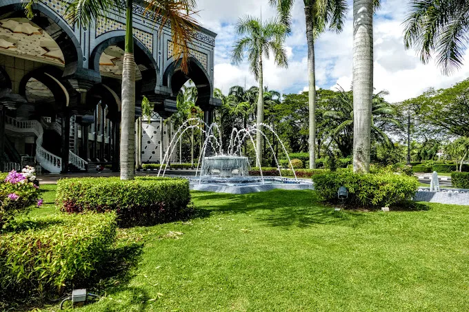alt text:  Một góc khác của nhà thờ Hồi giáo Jame Asr Hassanil Bolkiah