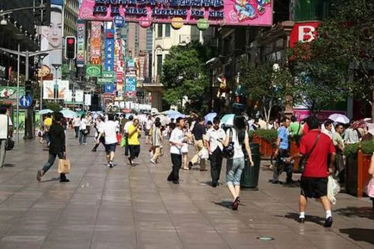 Alt text: Nam Kinh Đông Lộ, Thượng Hải, Trung Quốc
