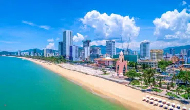 alt text: Nha Trang biển xanh cát trắng