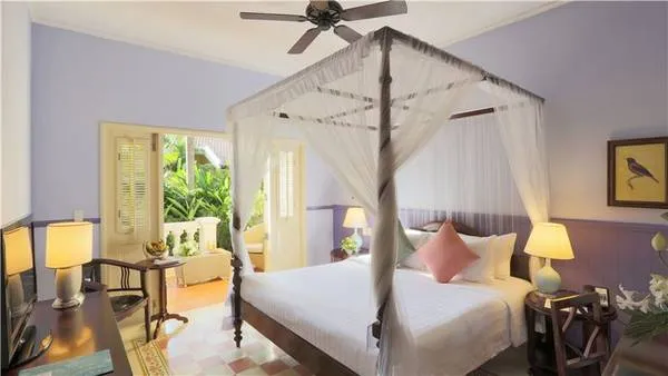 alt text: Phòng nghỉ sang trọng tại La Veranda Resort Phú Quốc