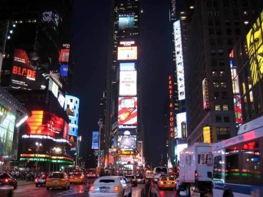 Alt text: Quảng trường Thời đại, New York, Mỹ