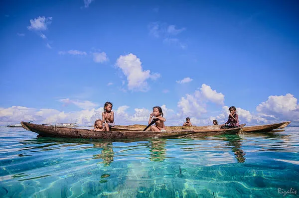 alt text: San hô rực rỡ dưới lòng đại dương ở Sipadan